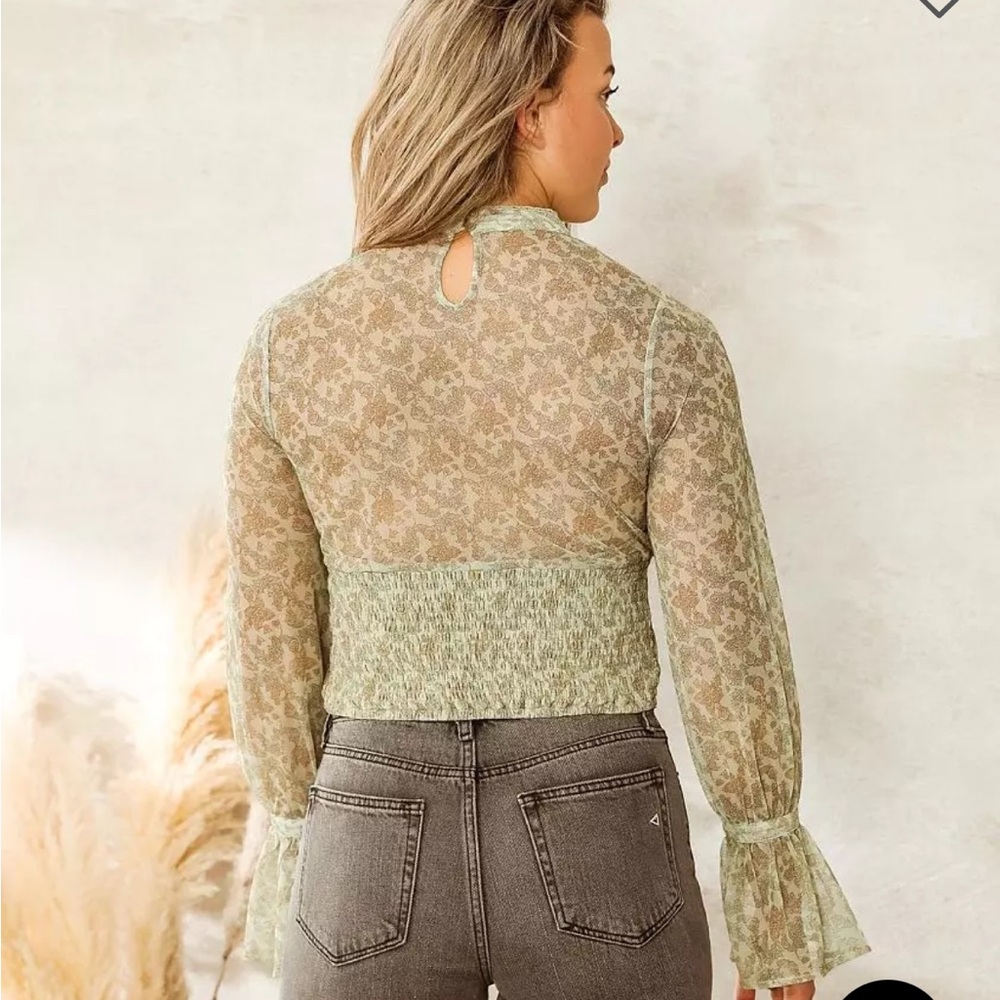 Mesh Keyhole Top - Picture 2 of 6